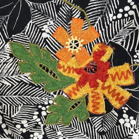 Chico’s Colorful Embroidered Flowers Black & White Tropical Print Open Vest - Picture 2 of 10